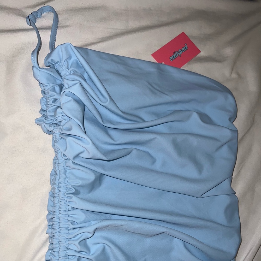 NWT EDIKTED Assymetric Gathered Mini Dress! - Picture 6 of 10